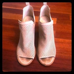 Vince Camuto Kensa Peep Toe Bootie, size 9